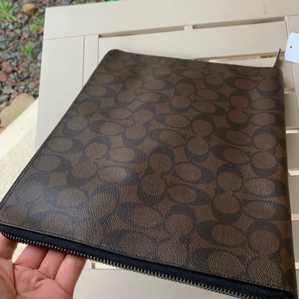 ⛔️SOLD⛔️Authentic Coach signature zip cs/Organizer - Picture 3 of 8